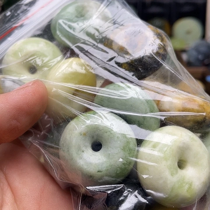 蛇纹石玉挂件足银镀金镶嵌洛*