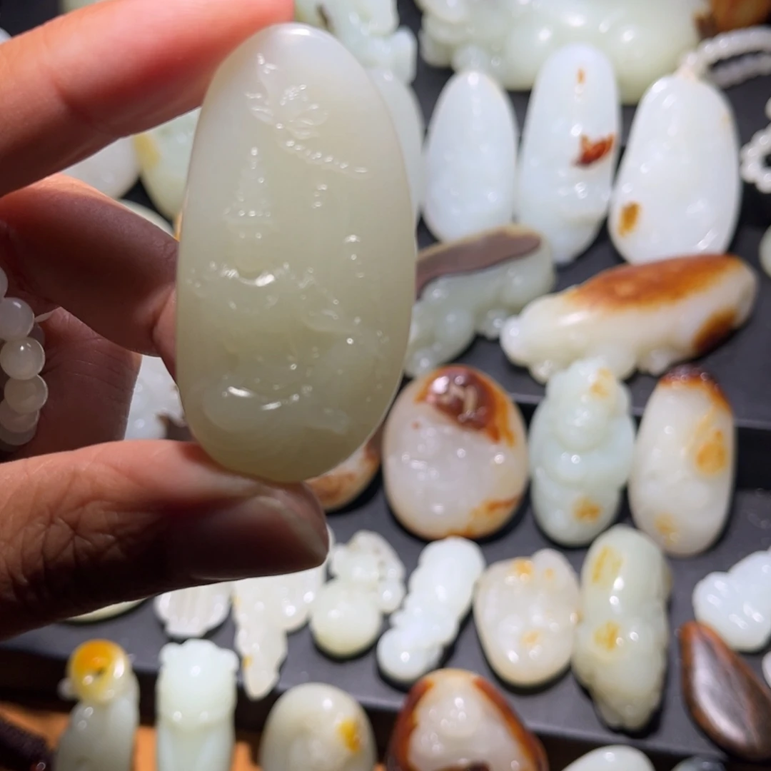 饕***餮和田玉未镶嵌颈饰