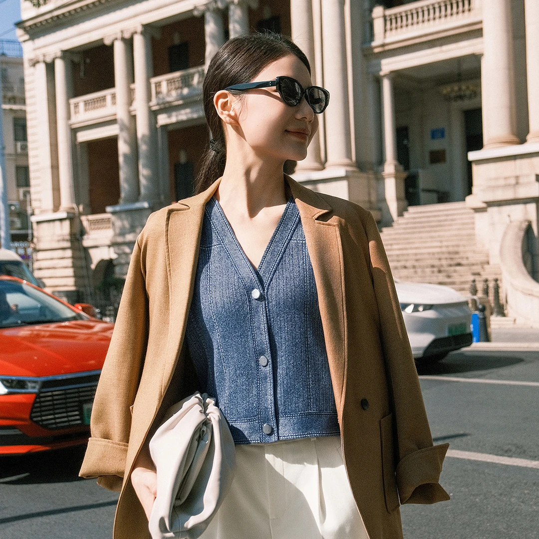 谭飞牛仔蓝马甲25年早春新款深蓝色舒适肤时髦百搭V领上衣女