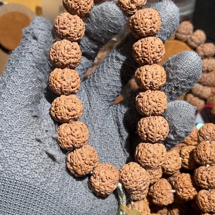 五***年金刚菩提手串蜂王规整度好