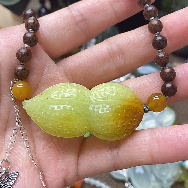 未镶嵌蛇纹石玉颈饰