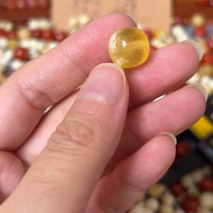 蜜蜡未镶嵌裸石12.3mm一个