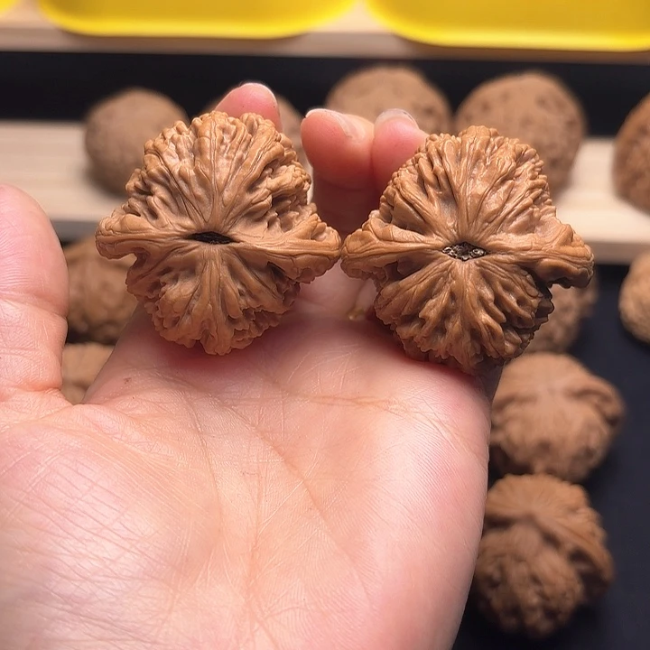 文玩核桃吊坠42虎头