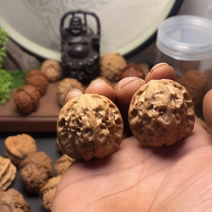 文玩核桃吊坠36野狼