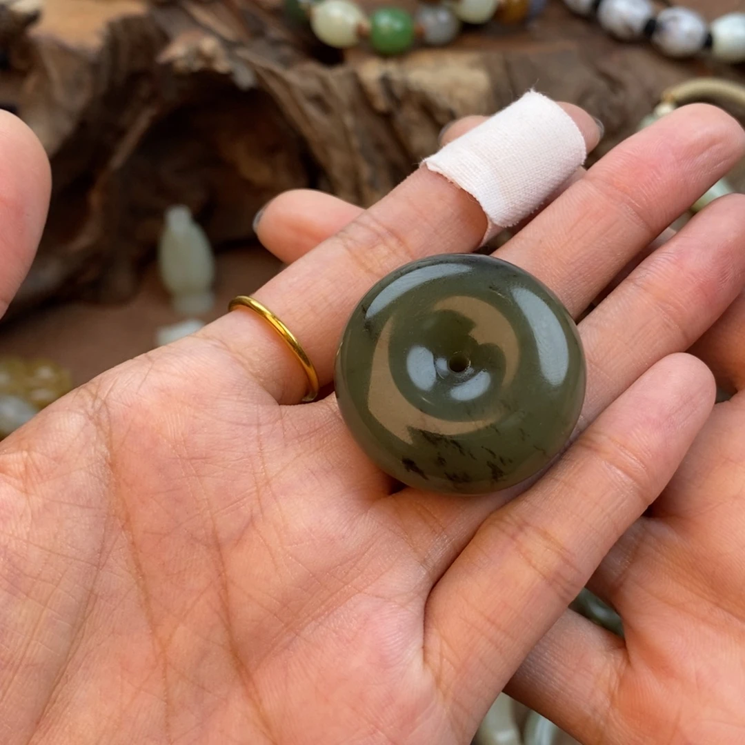 溜***达颈饰未镶嵌和田玉