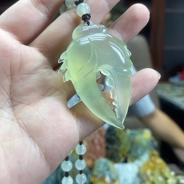 未镶嵌蛇纹石玉颈饰