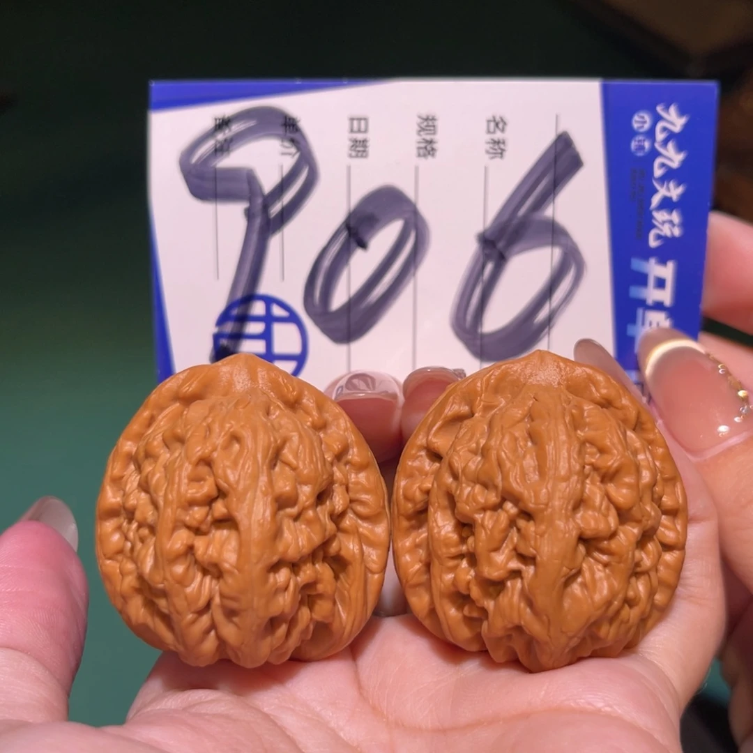 文玩核桃把件肚40红锦鲤全品