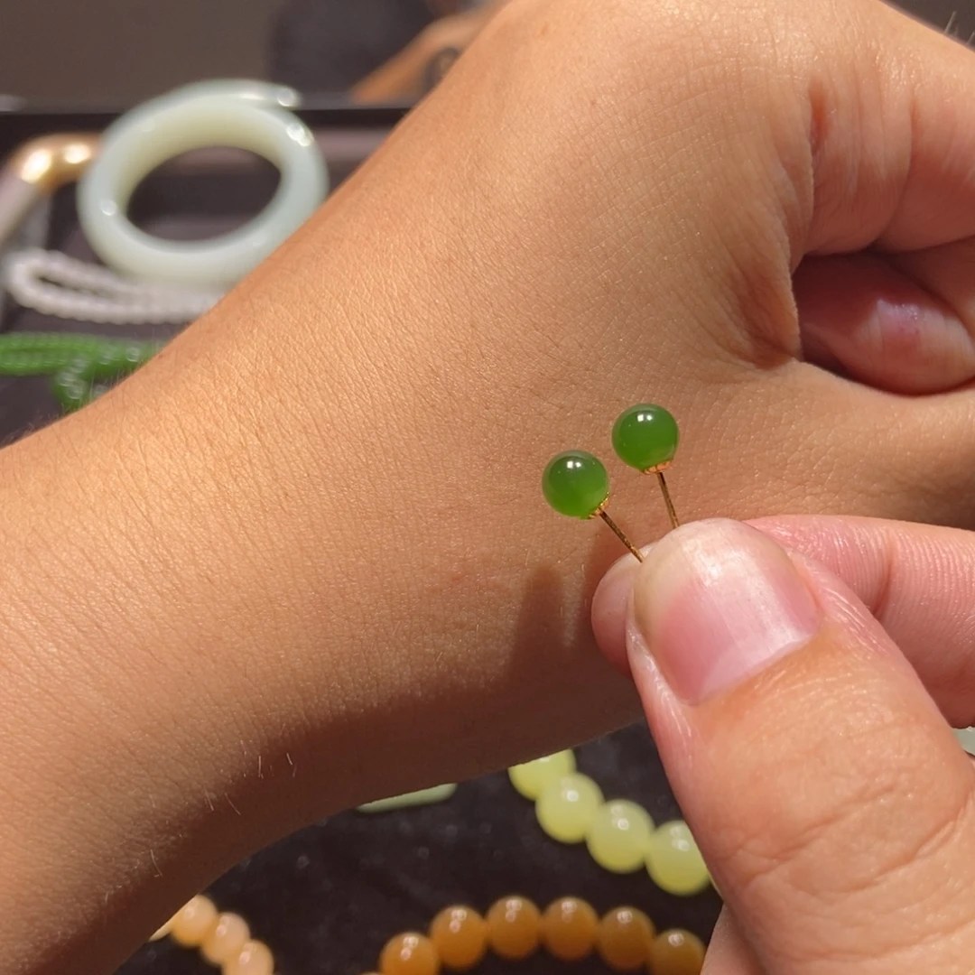 未镶嵌和田玉耳钉