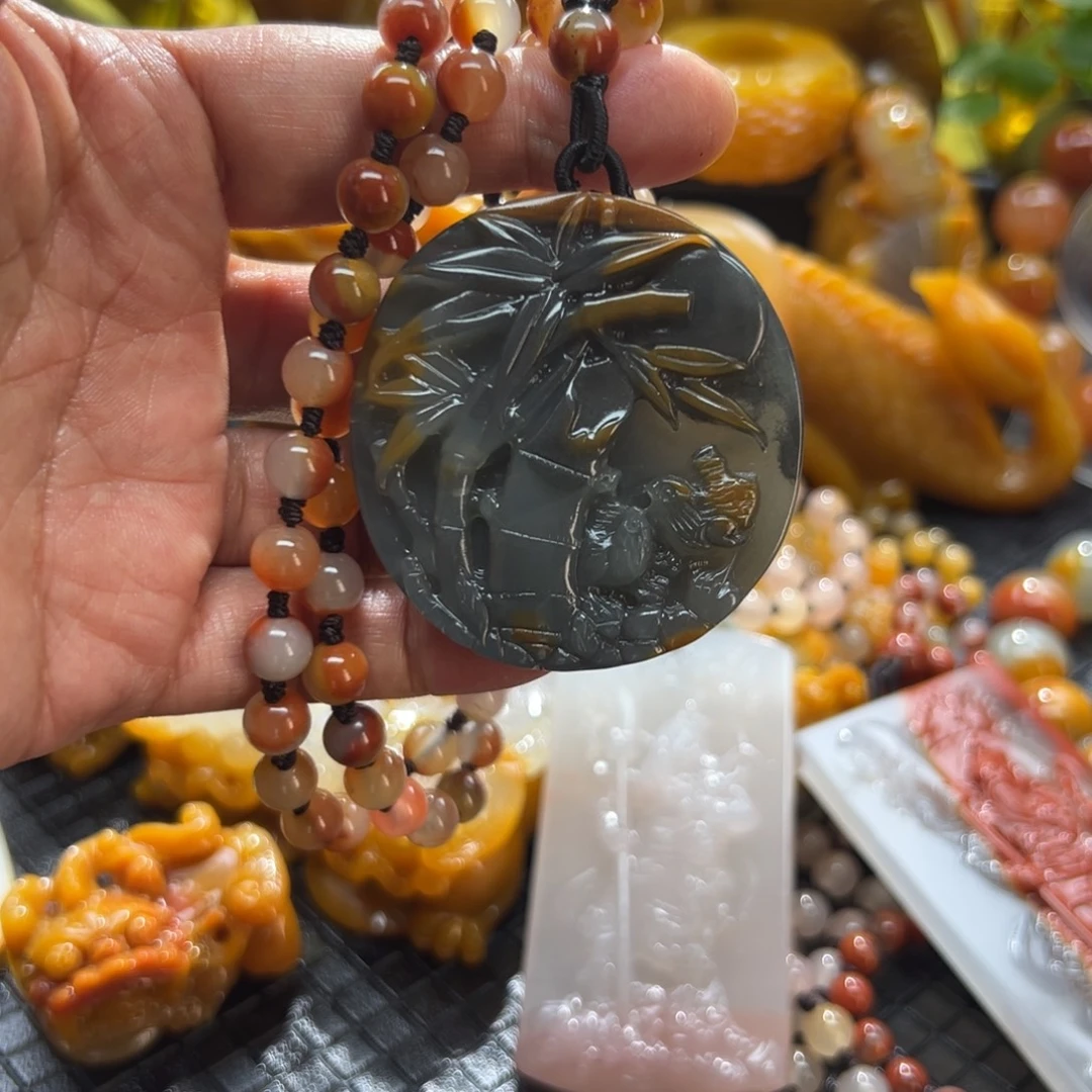 石英质玉未镶嵌颈饰