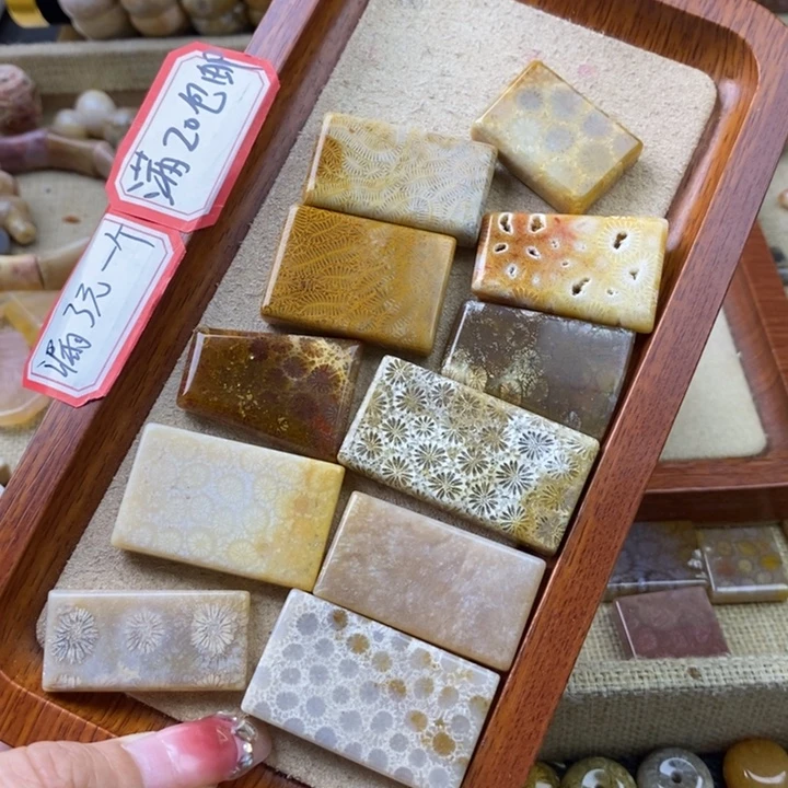 石英岩玉合金颈饰