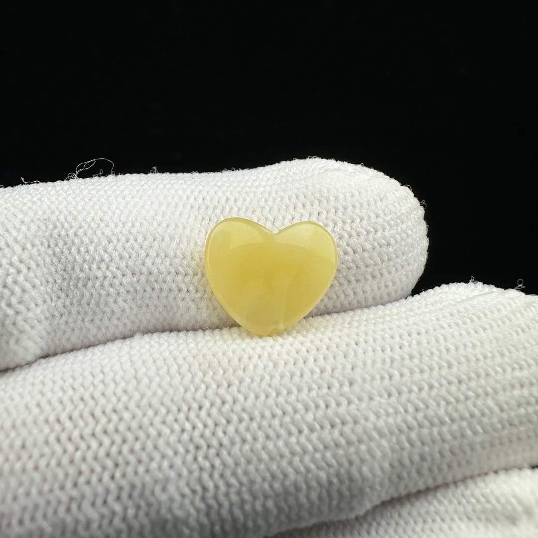 J1953天然蜜蜡俄料爱心11*10*4mm 一物一图 实物拍摄 假一罚十