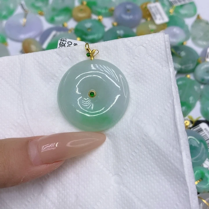 翡翠18K金镶嵌颈饰11111111111