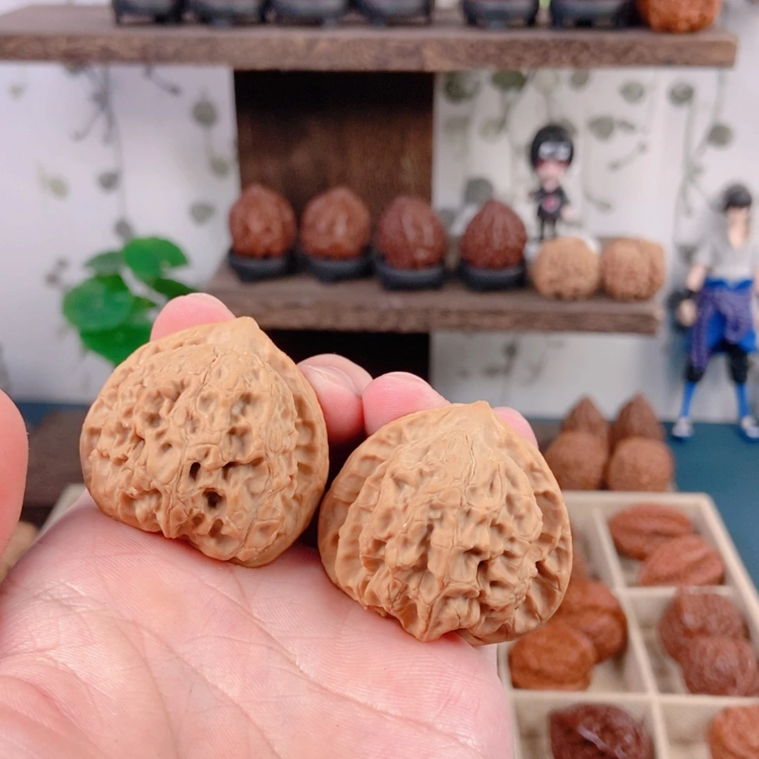 文玩核桃吊坠3¥¥梨木台