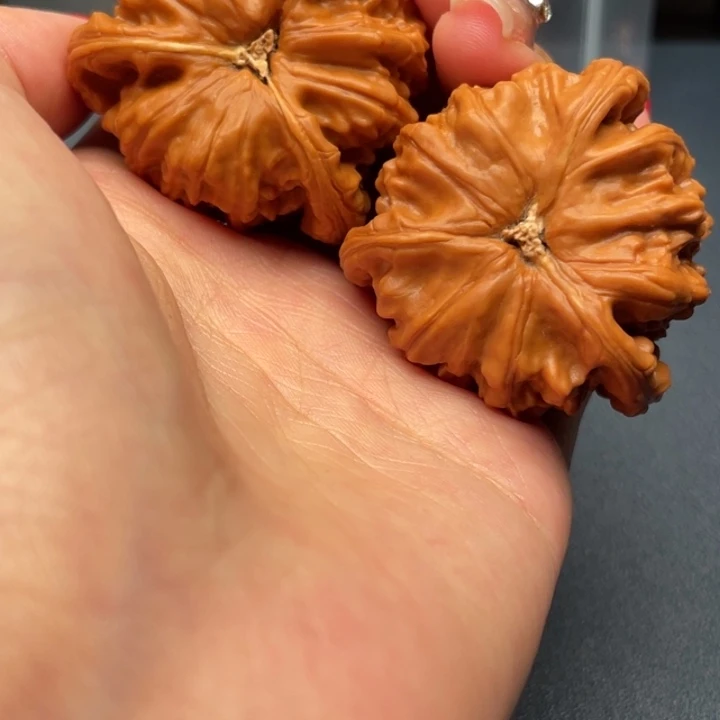 元***朋文玩核桃吊坠白狮子