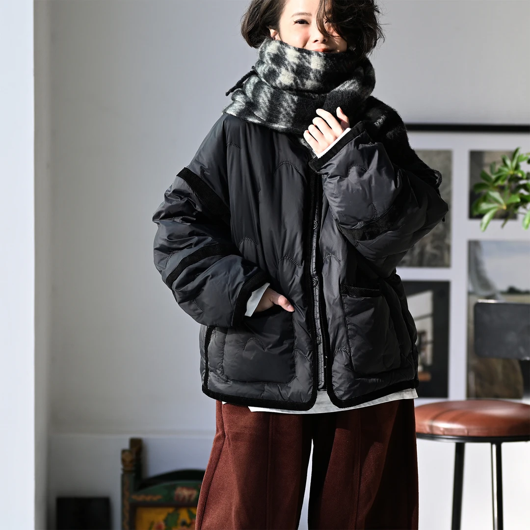 特●Y55290 休闲宽松圆领条绒镶边单排扣压纹蓬松羽绒服女米兰宣言