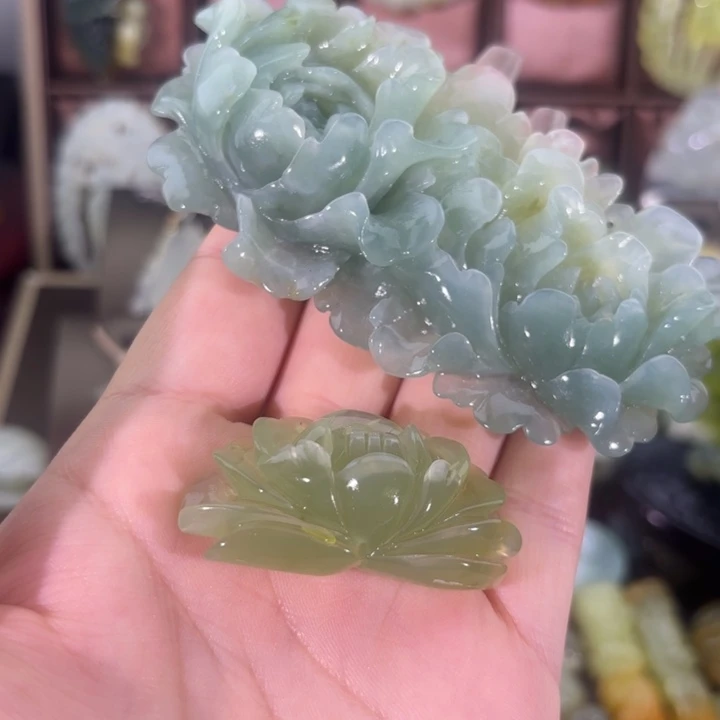 蛇纹石玉未镶嵌颈饰安*?