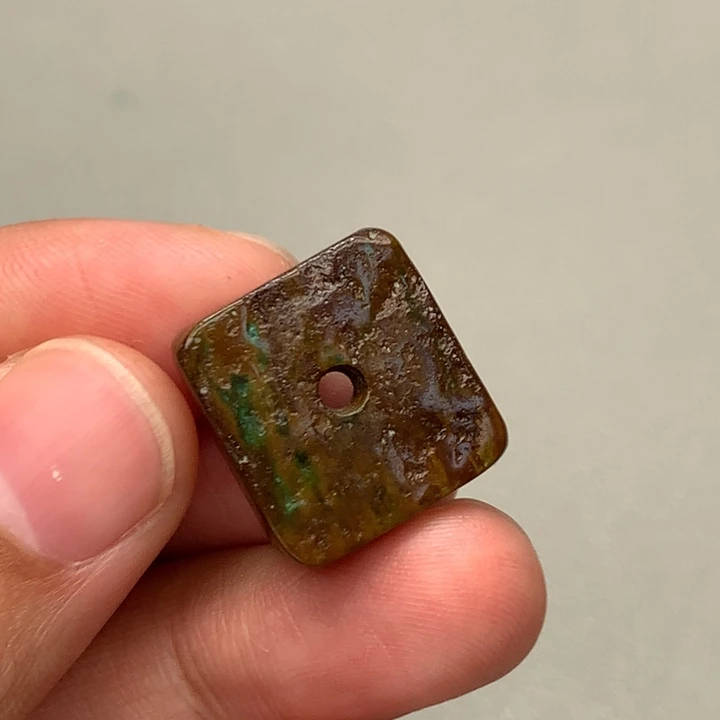 绿松石未镶嵌颈饰