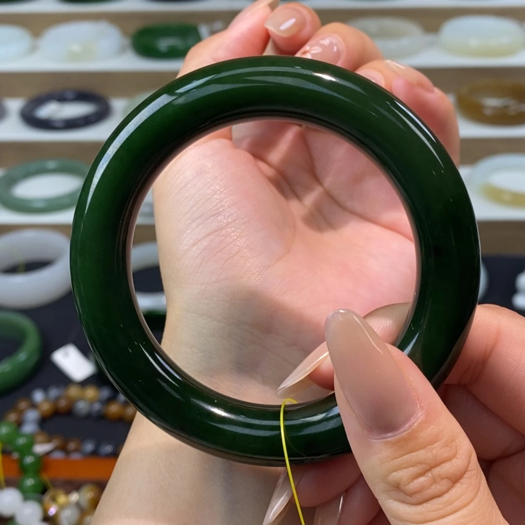 和田玉（碧玉）未镶嵌手镯