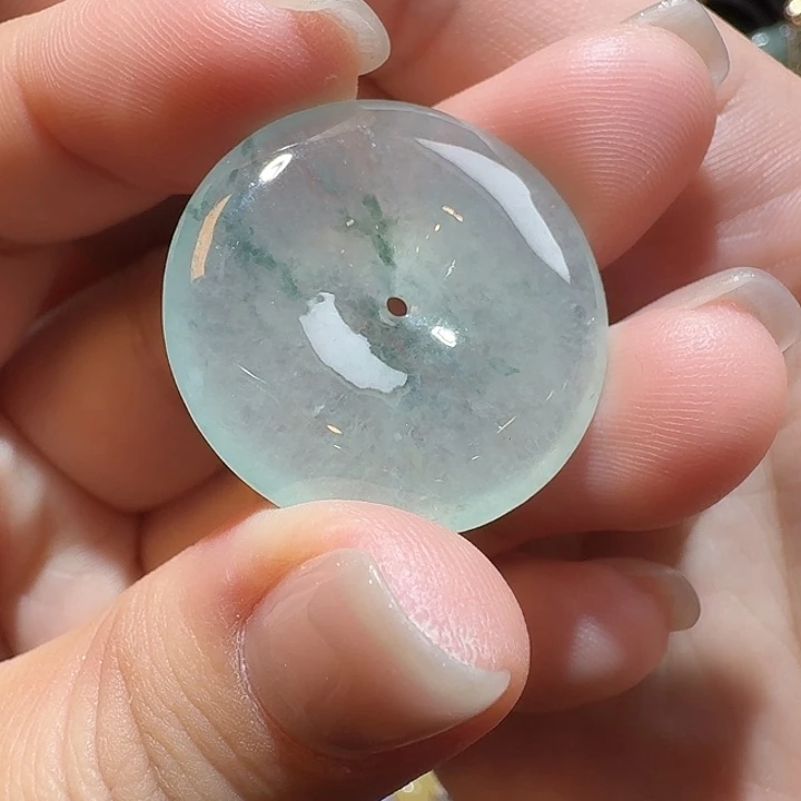翡翠未镶嵌颈饰平安扣