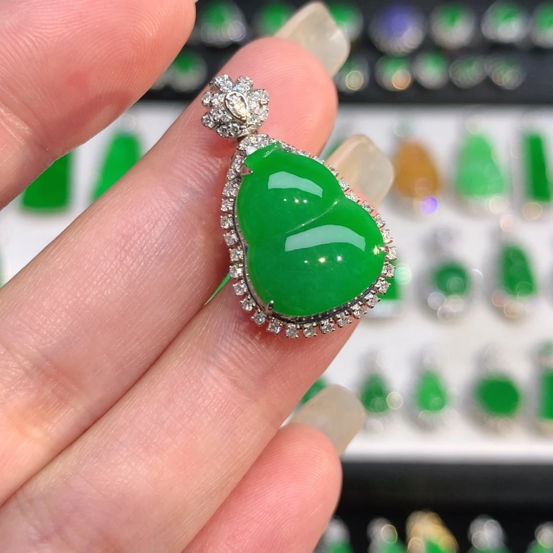 翡翠18K金镶嵌颈饰