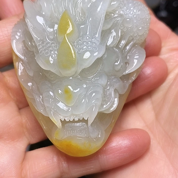 世***界和田玉未镶嵌颈饰