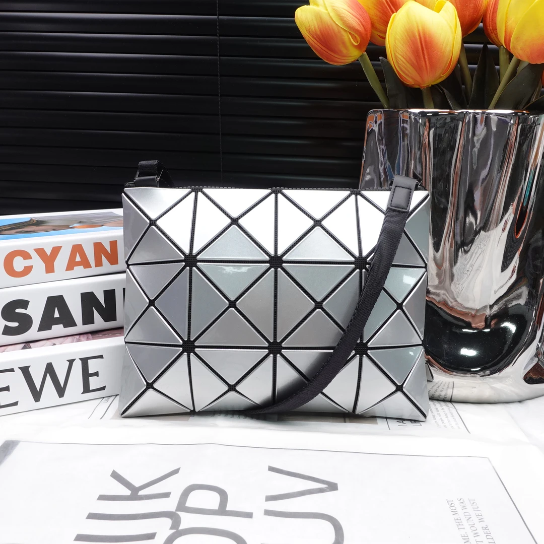 95新 Issey Miyake/三宅一生 单肩包/T10156998