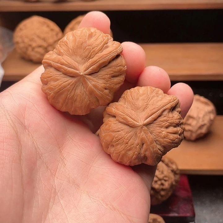 吊坠文玩核桃42.8毕业红皮全品平谷元宝三棱