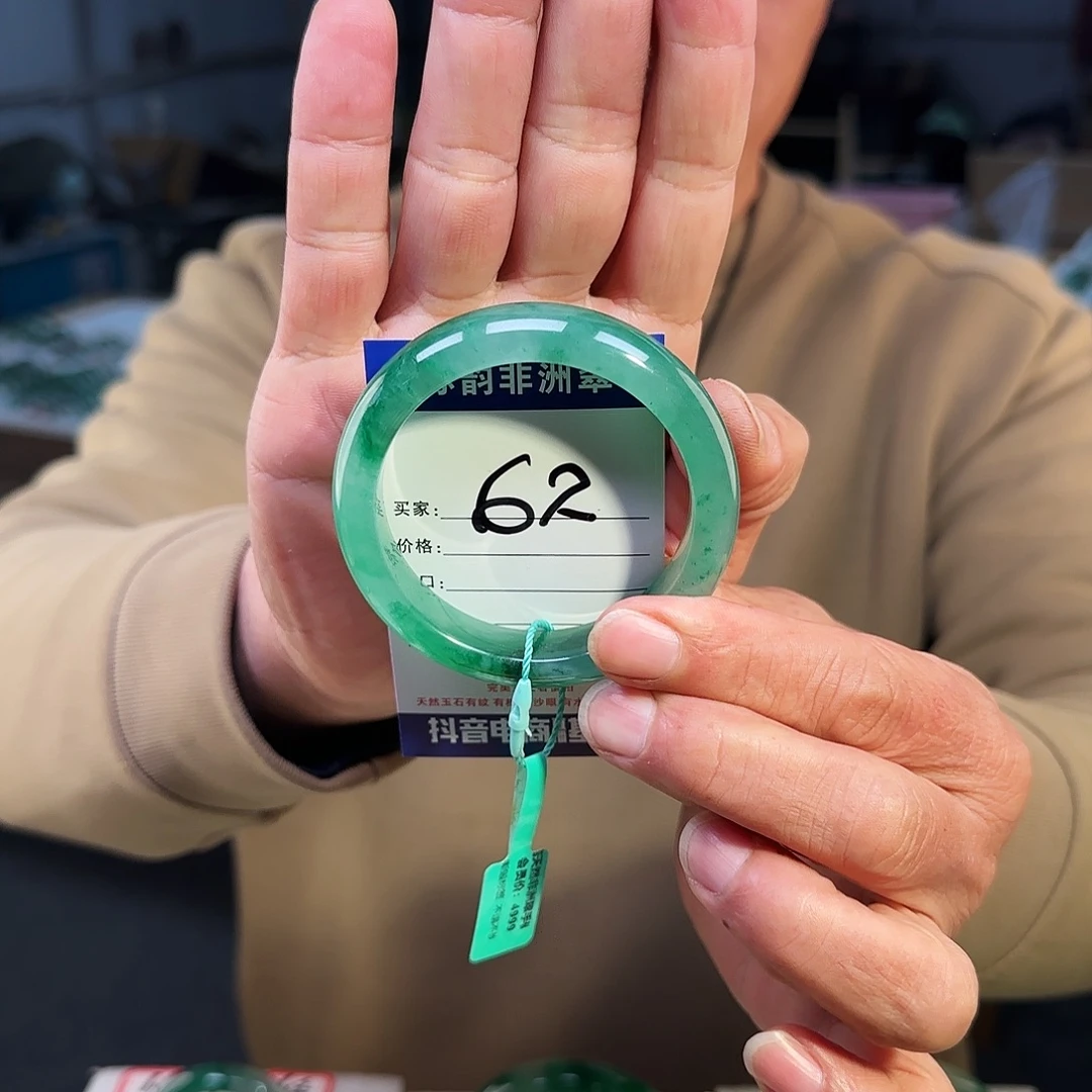 石英质玉（非洲翠）未镶嵌手镯