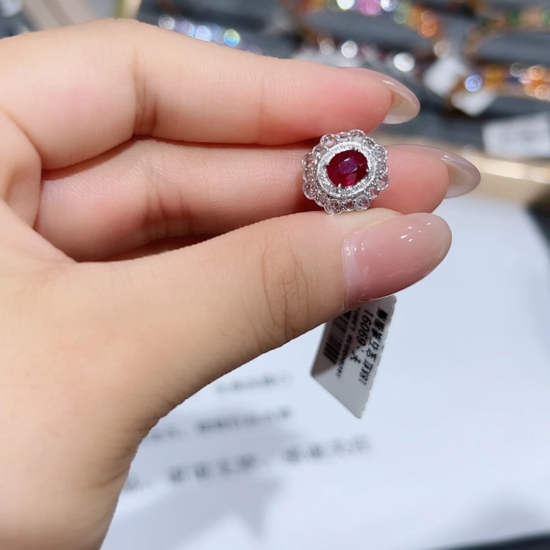 红宝石戒指18K金镶嵌
