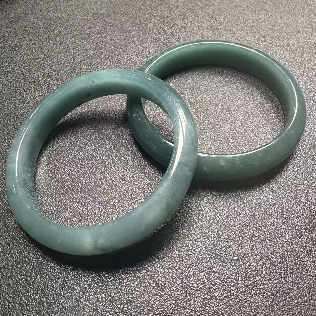 天然A货翡翠冰蓝水手镯多样性发其一