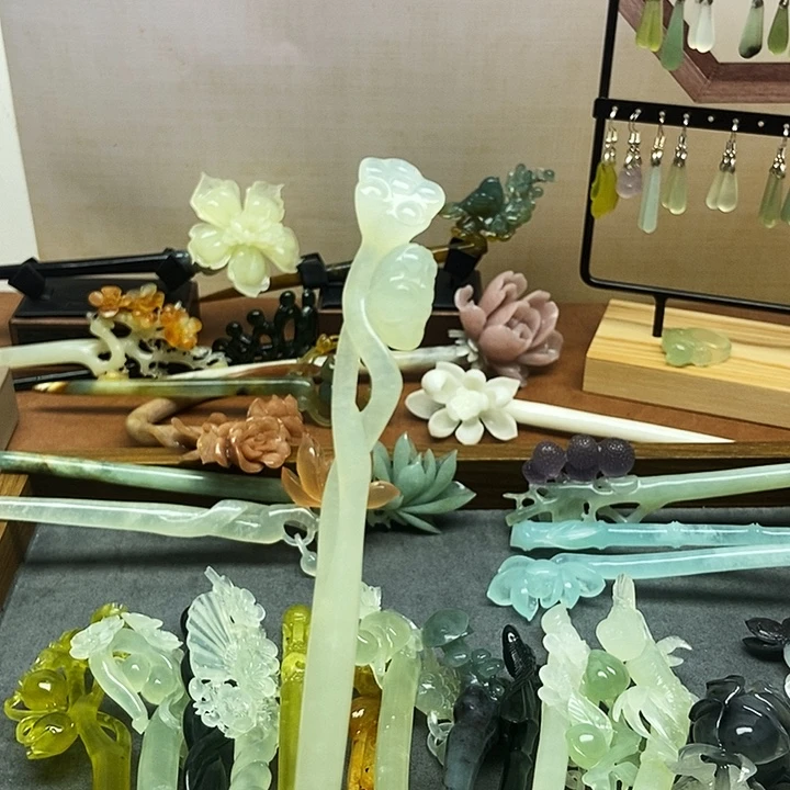 莫***回蛇纹石玉未镶嵌发饰