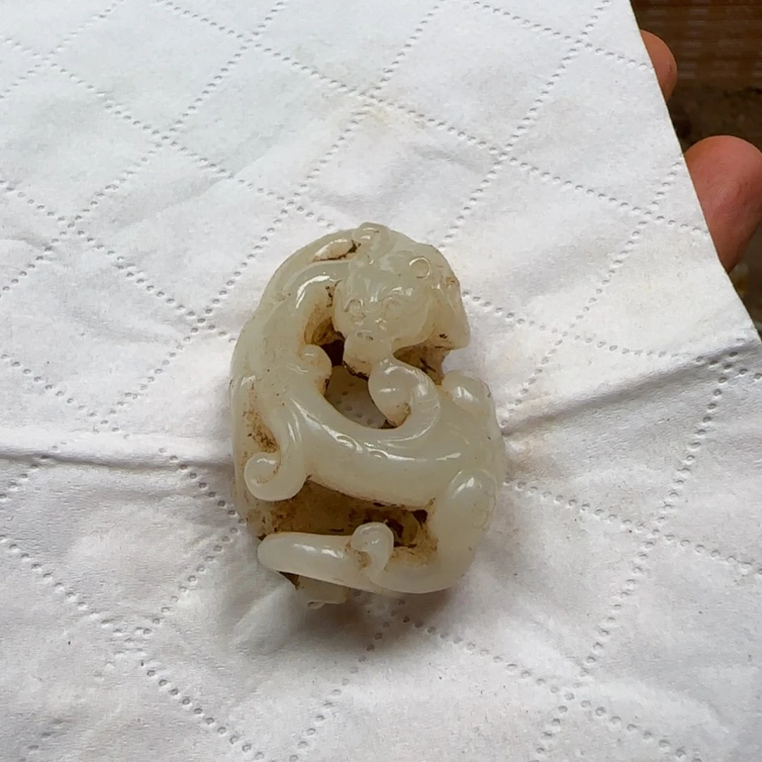 和田玉未镶嵌颈饰小**?