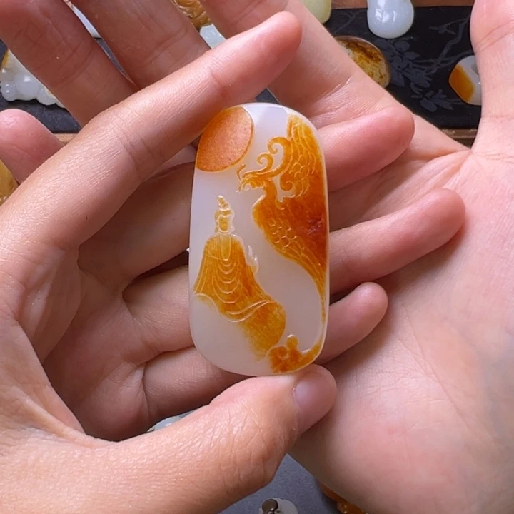 有***人和田玉未镶嵌颈饰