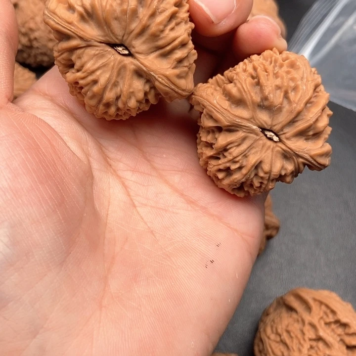 闪***芒把件文玩核桃40尺