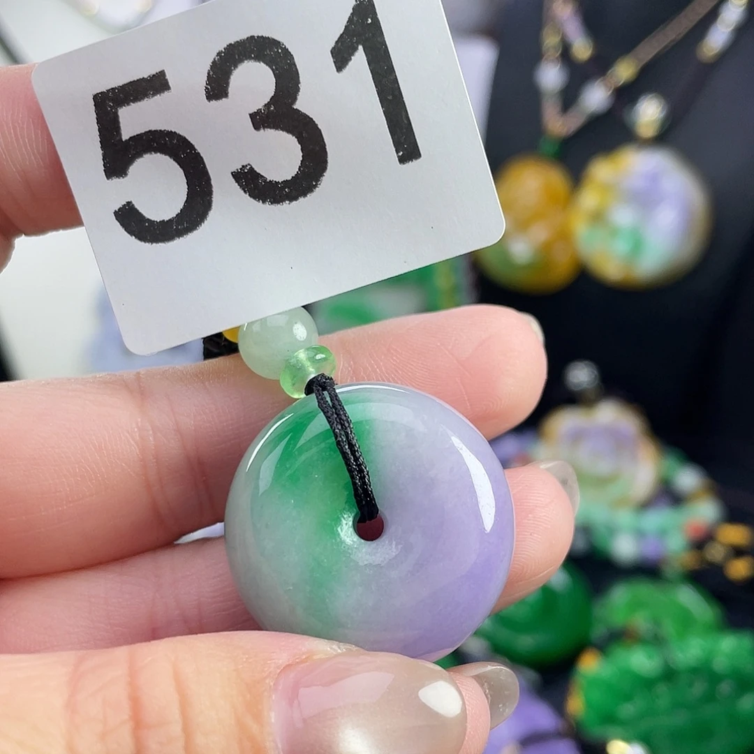 翡翠未镶嵌吊坠(赠链)