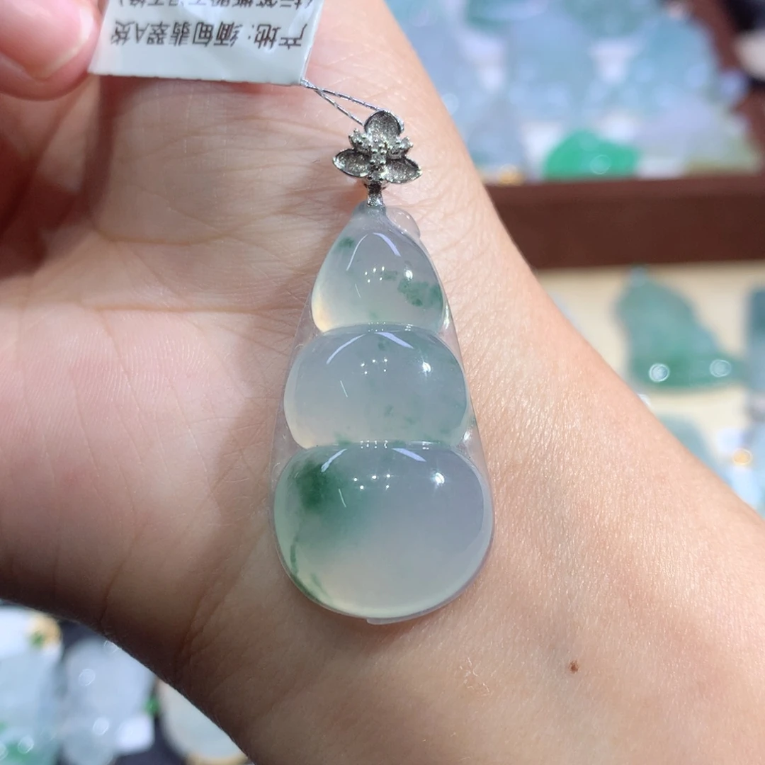 翡翠18K金镶嵌颈饰翡翠
