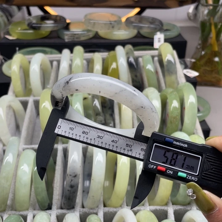 蛇纹石玉手镯未镶嵌99