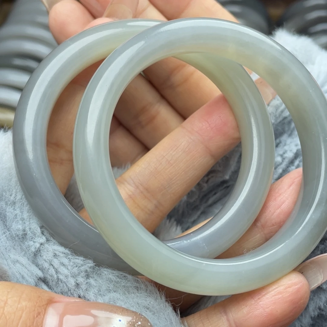 社****和田玉未镶嵌手镯有纹 两条