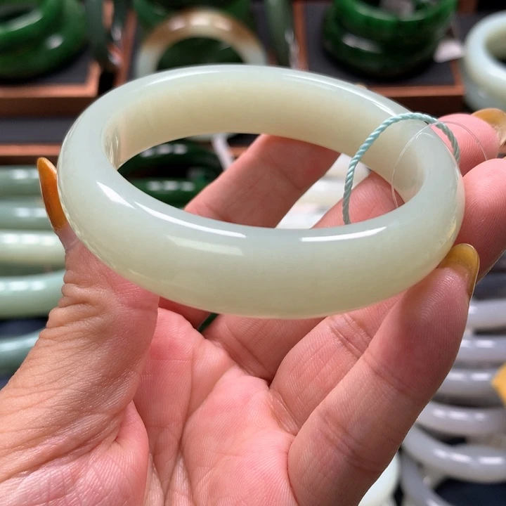 【闪购商品】未镶嵌手镯和田玉
