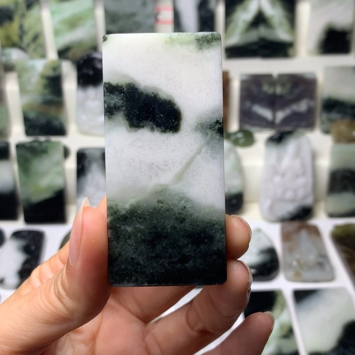 独山玉未镶嵌颈饰