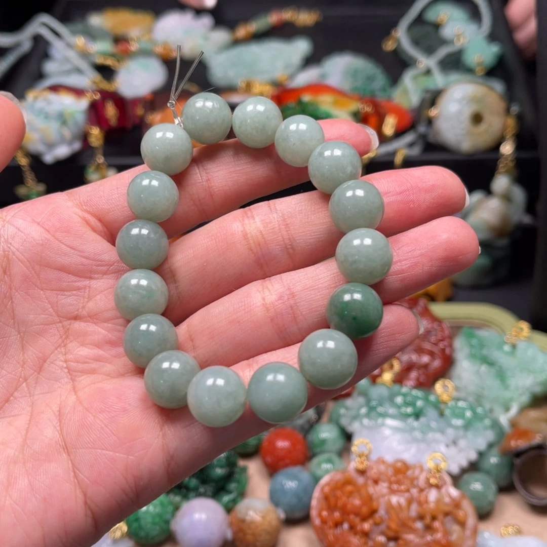 翡翠未镶嵌颈饰vvvvvgvhbhhhhhhj