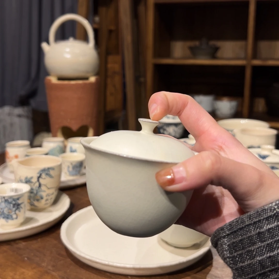 摆件陶瓷。        陶瓷。