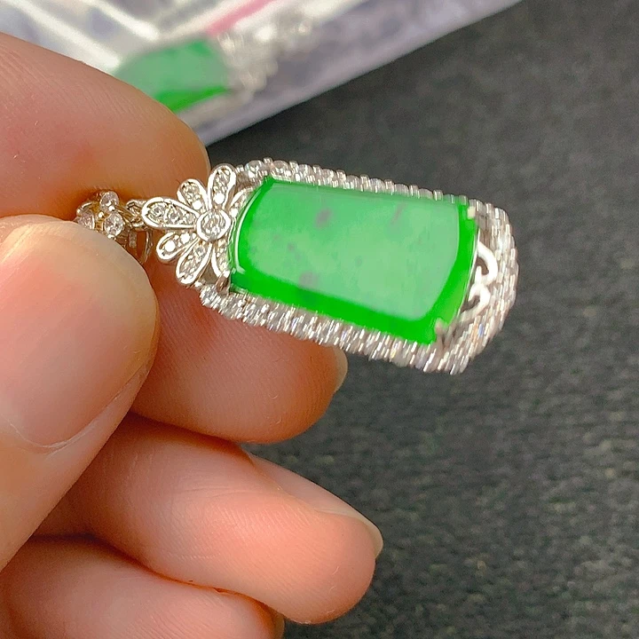 翡翠银S925镶嵌颈饰翡翠多样性