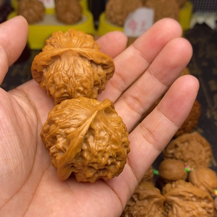 文玩核桃把件凯*玉玲珑