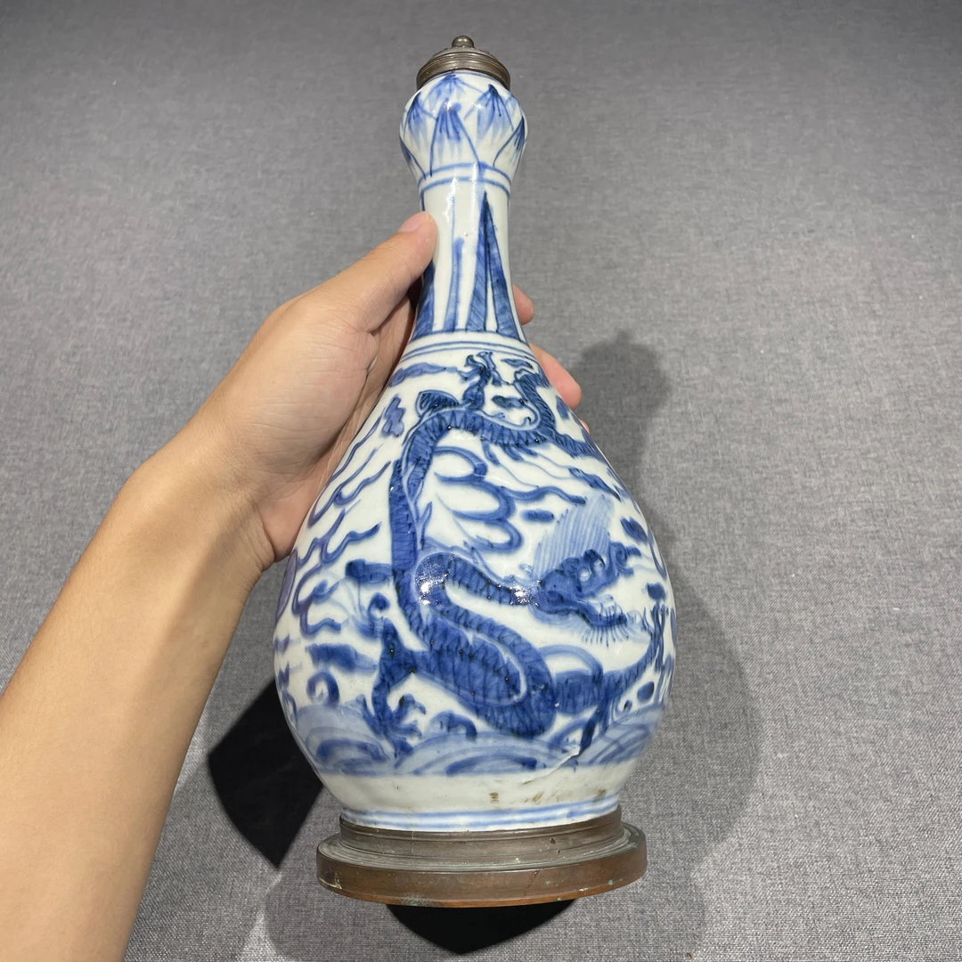 【拍卖】Lot 22714 青花双龙赶珠纹蒜头瓶