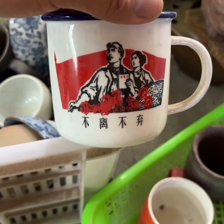瓷片粗暴而粗暴且没有任何实质作用