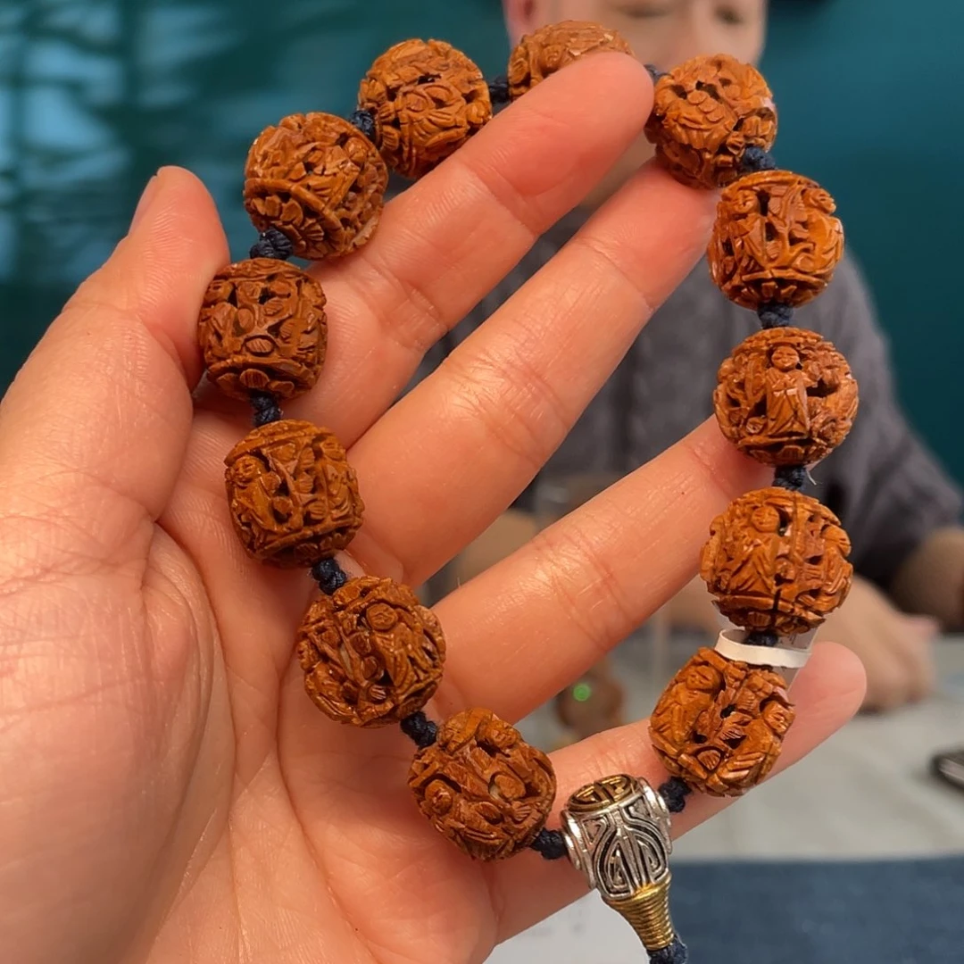 山桃核方核雕作品