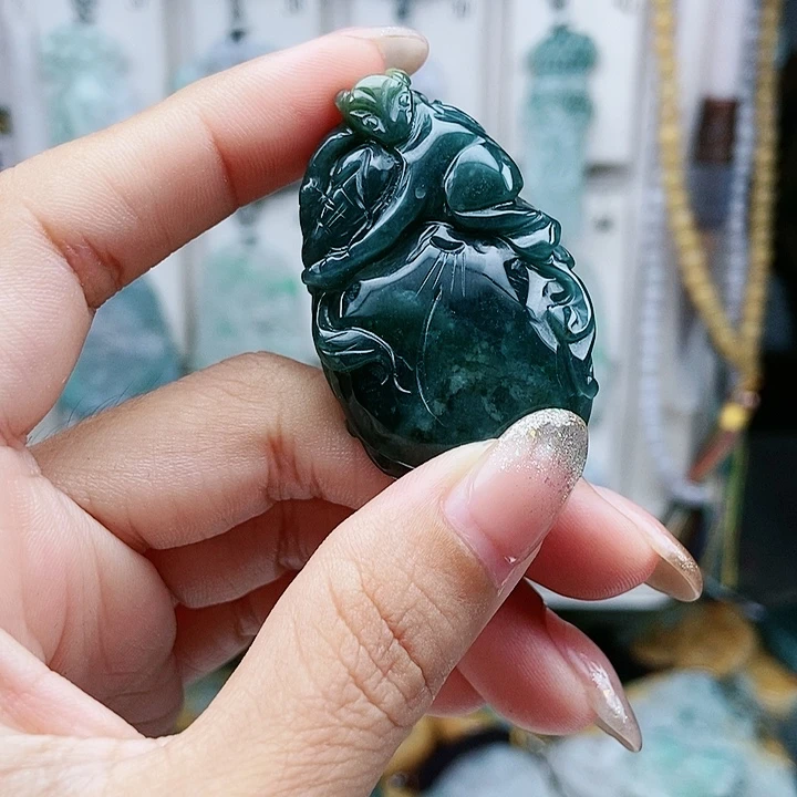 翡翠未镶嵌颈饰翡翠
