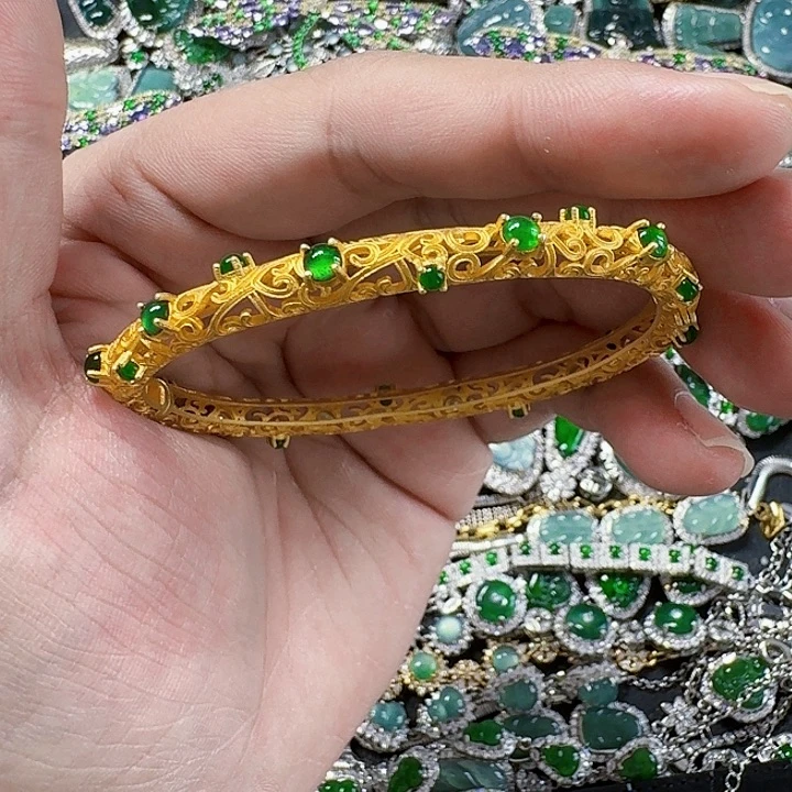 翡翠颈饰未镶嵌天然A货翡翠放漏
