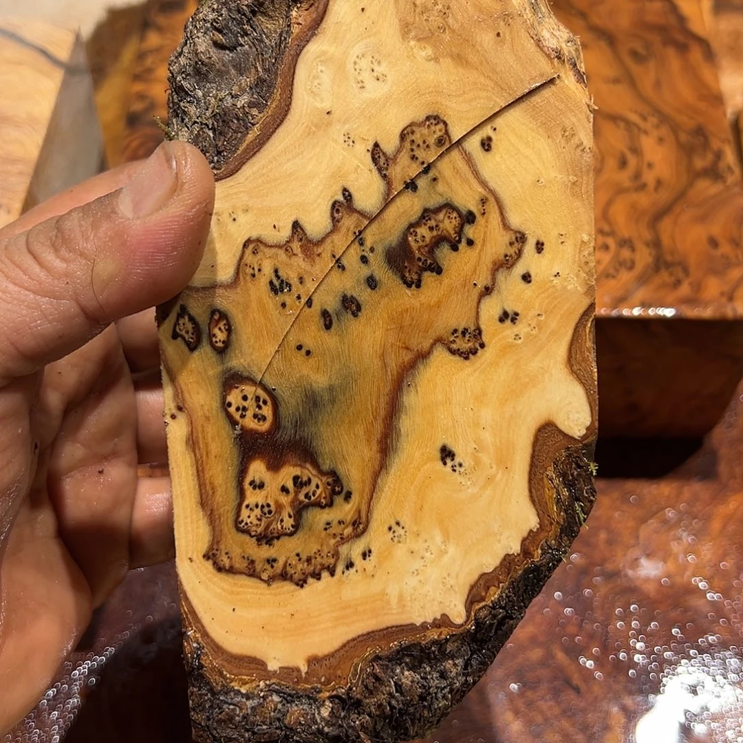 非洲檀香无事牌金**堂